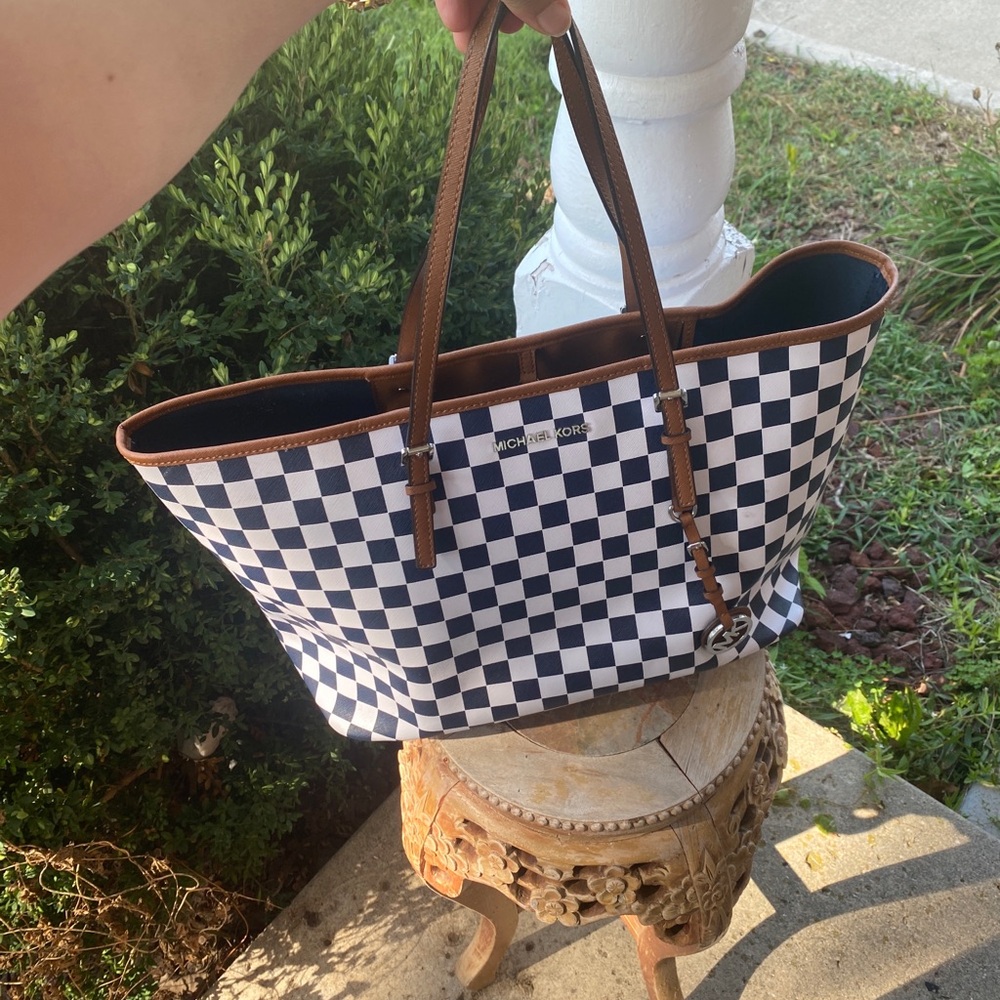 🖤🤍Michael Kors Navy and White Checkerboard Tote with Brown Trim🖤🤍